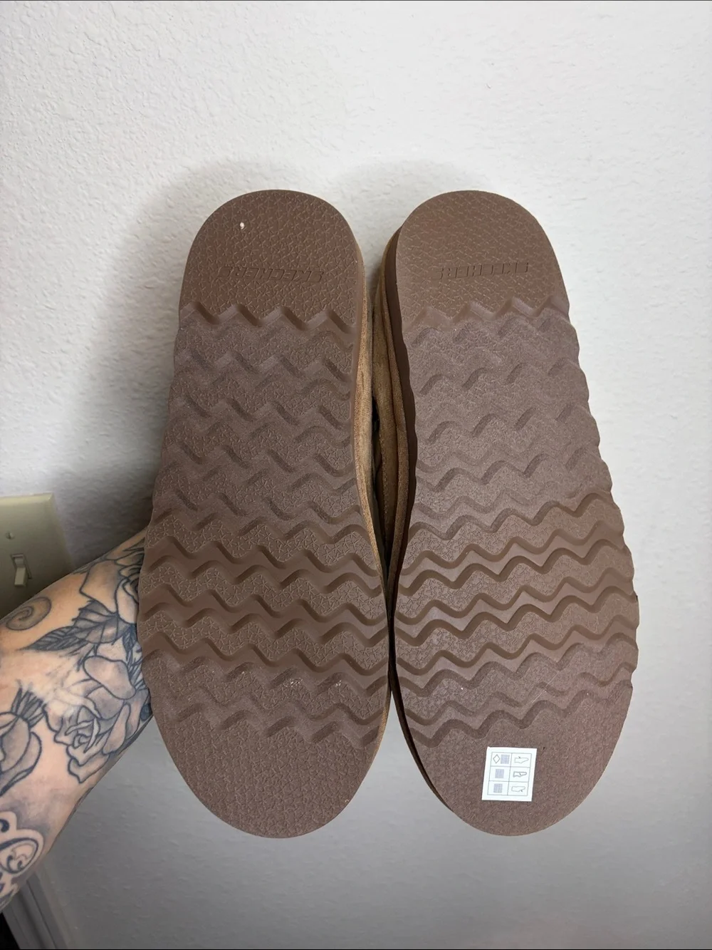 Skechers | Men’s Renten House Shoes in Tan Size 11 NWT